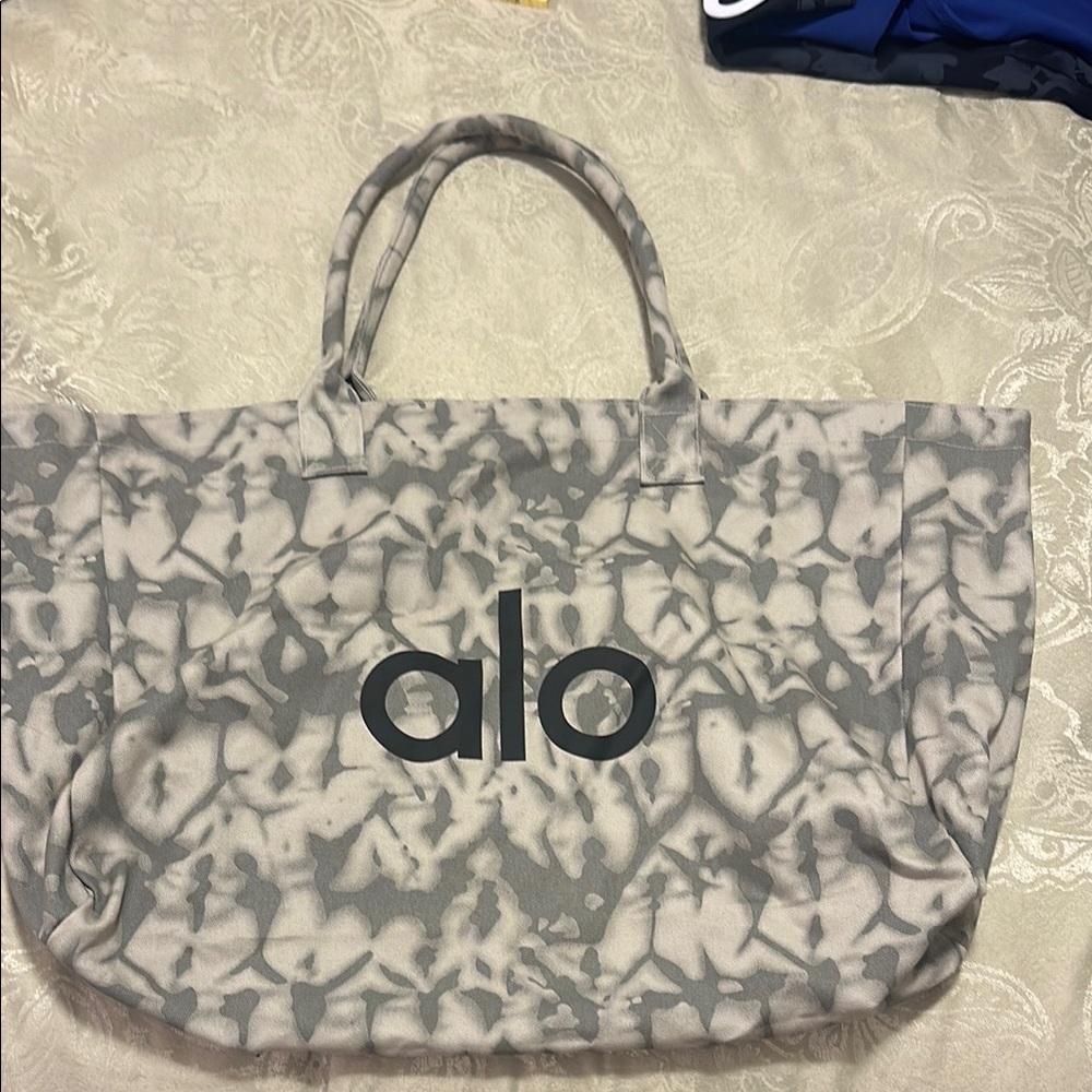 ALO Yoga Gray Patterned Tote Bag